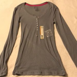No boundaries gray Henley top. Size M.